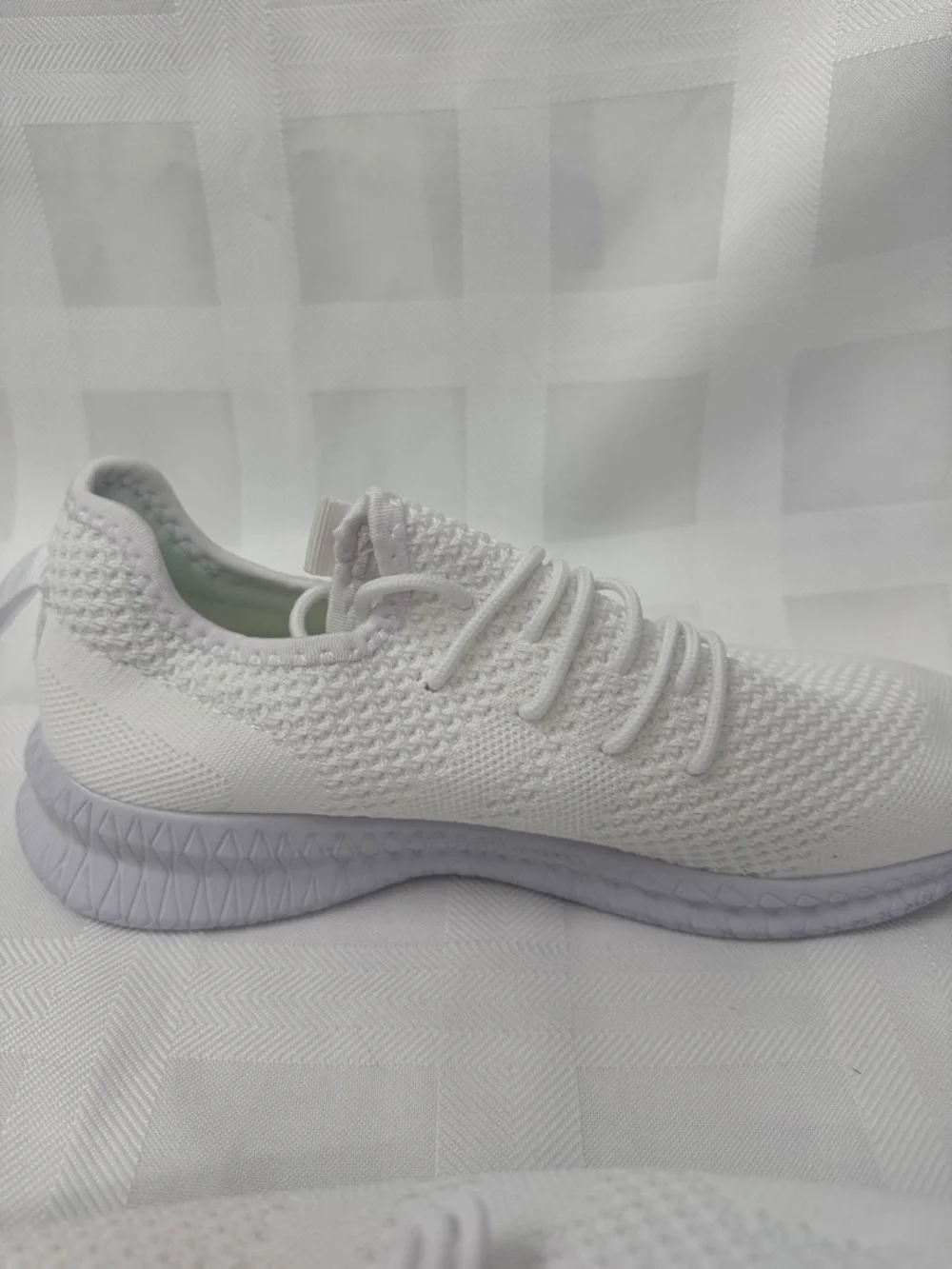 NWOB Men’s White Knit Lace-Up Lightweight Memory Foam Sneakers